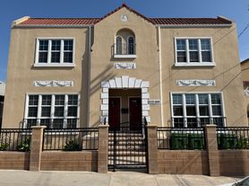 1122 N Madison Ave, Los Angeles, CA