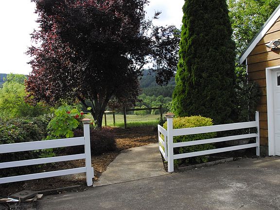 Walkway to front