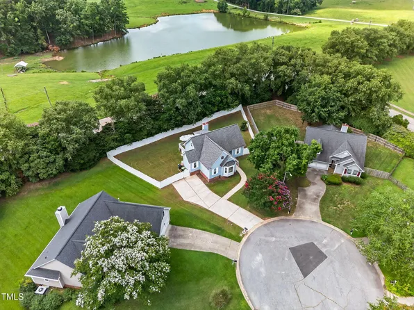 100 Avent Pines Ln, Holly Springs, NC 27540