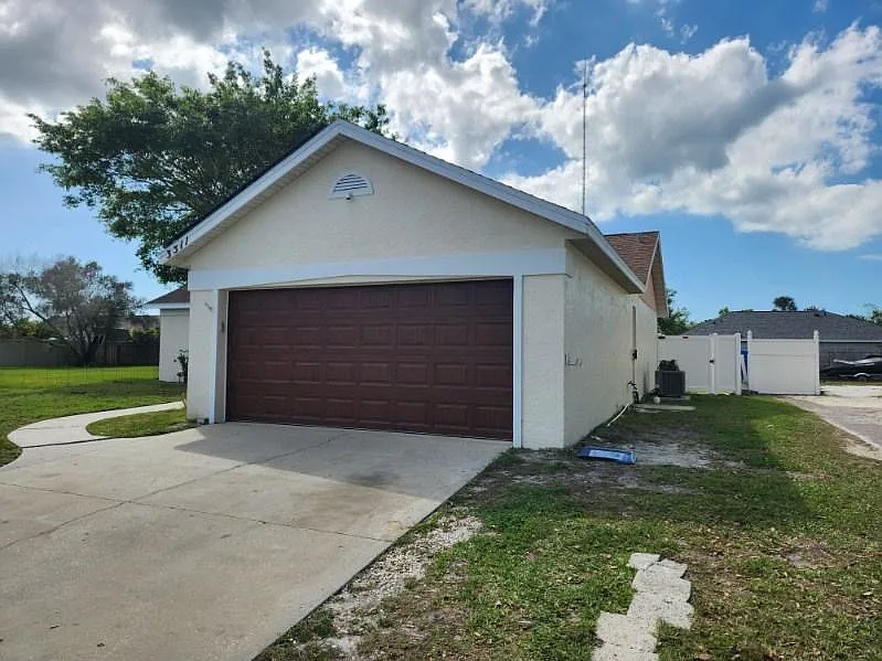 3 bed, 1136 sqft, $2,500 — Photo 2