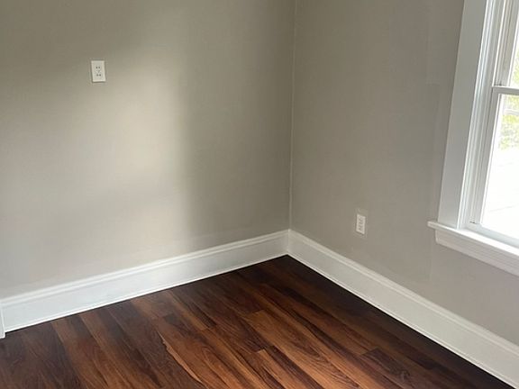 3rd image of 2315 Montclair Ave