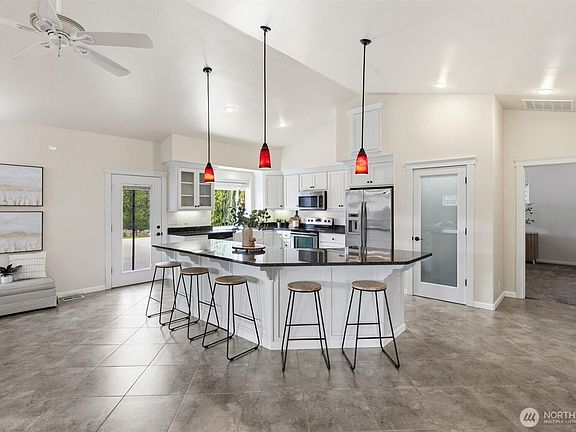 5th image of 6127 70th Street NE