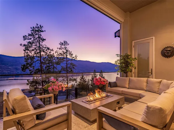 3452 Blue Grass Ln, Kelowna, BC V1V 3G1