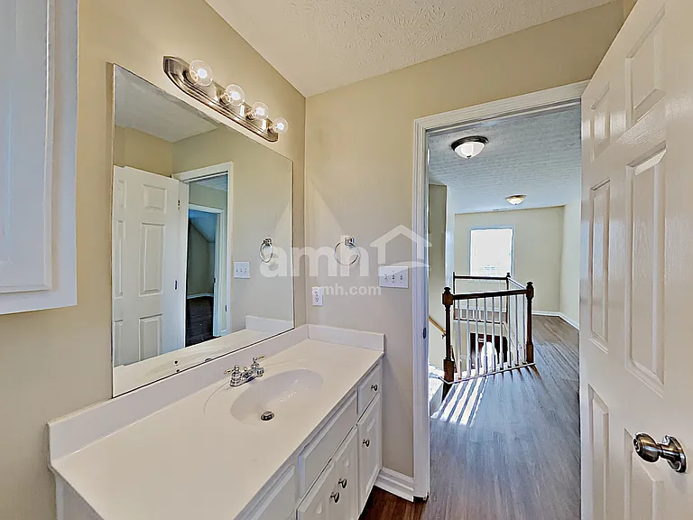 403 Woodlands Dr — Photo 10