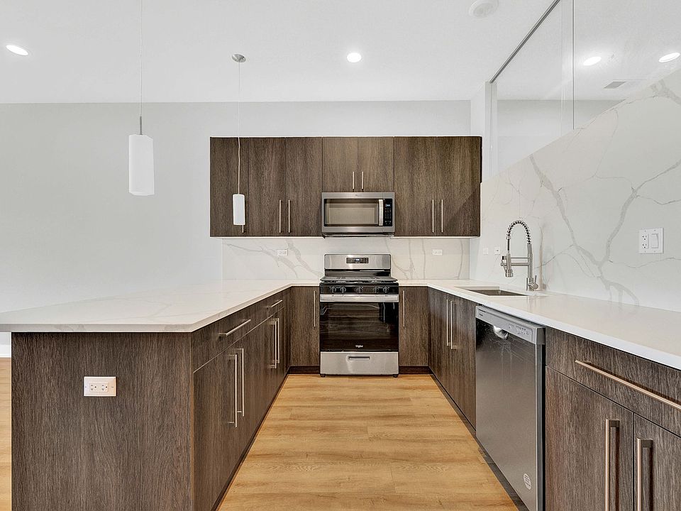 1st image of 2928 W Medill Ave #211