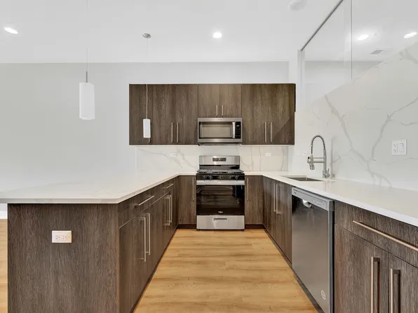 2928 W Medill Ave #211, Chicago, IL 60647