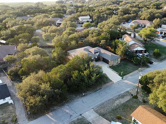 5th image of 21444 Lakefront Dr
