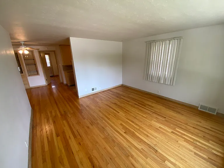 2534 J St #3 — Photo 7