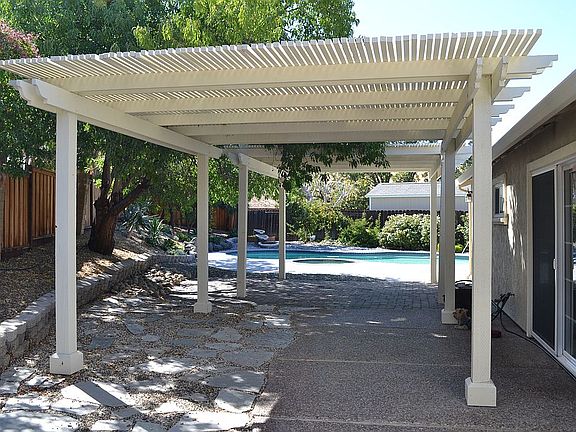 Pergola view to pool!