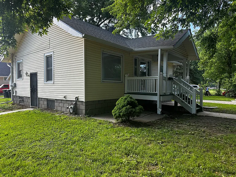 5402 Florence Blvd — Photo 2