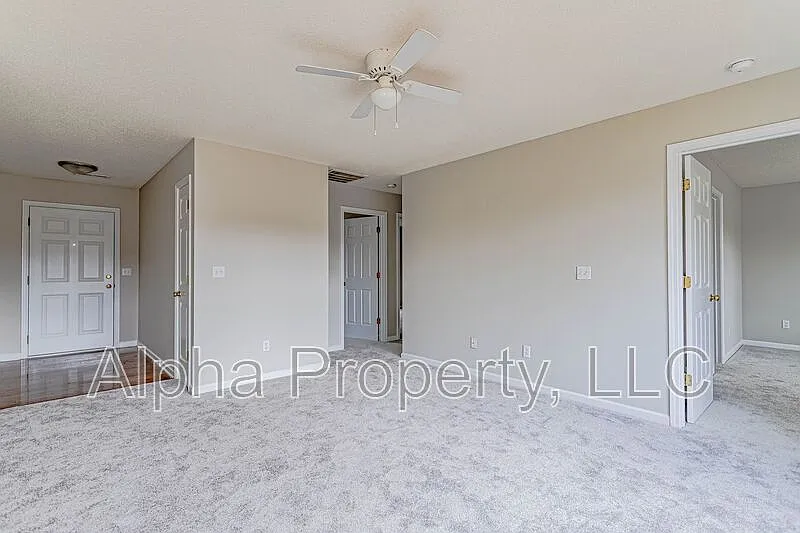 3 bed, 2.0 bath, 1077 sqft, $1,850 — Photo 3