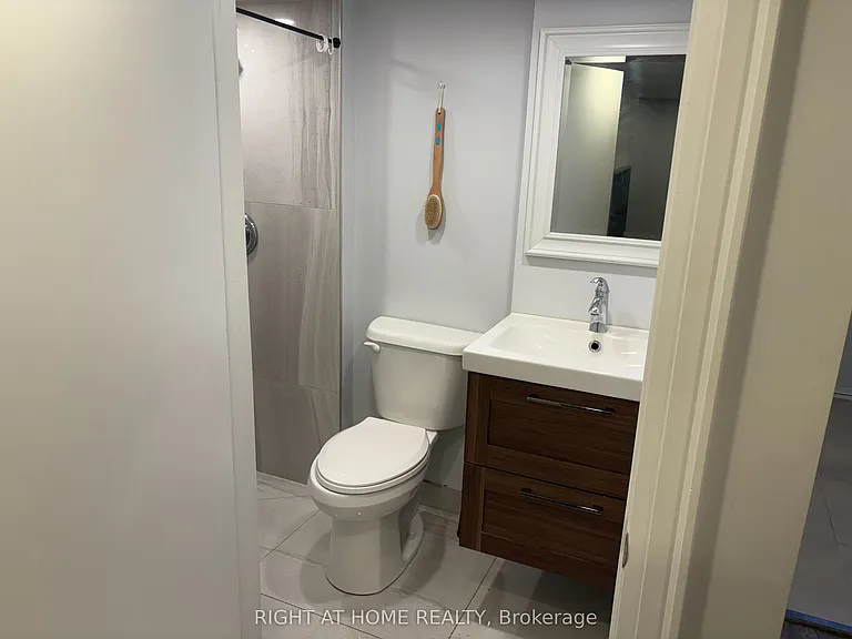 39 Amherst Ave #LOWER — Photo 12