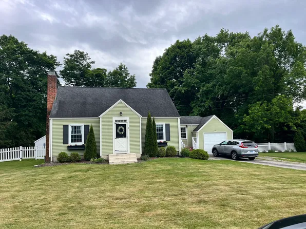 6 Laurel Rd, Newtown, CT 06470