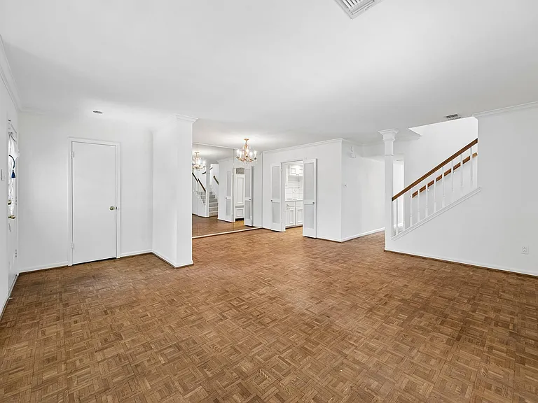 399 N Post Oak Ln #399 — Photo 7