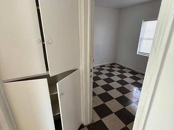 4th image of 345 E Baltimore Blvd