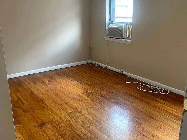 2150 Apt 2: Bedroom 1
