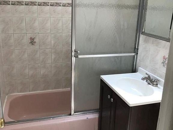 4th image of 434 Bolton Ave #3