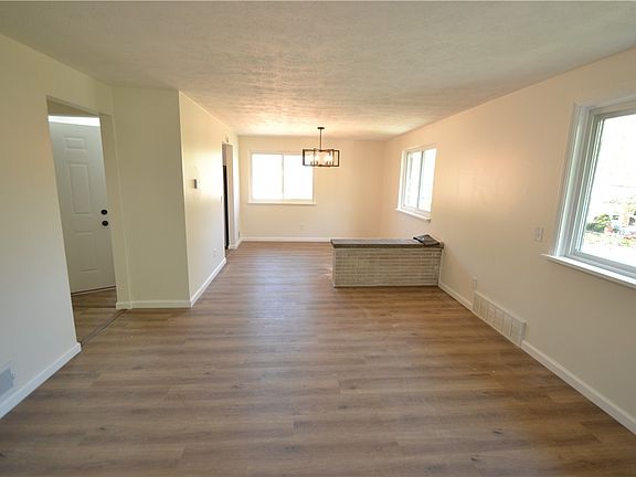 2nd image of 405 Garfield Ave
