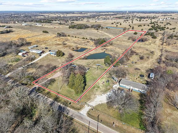 3rd image of 1223 Yowell Rd