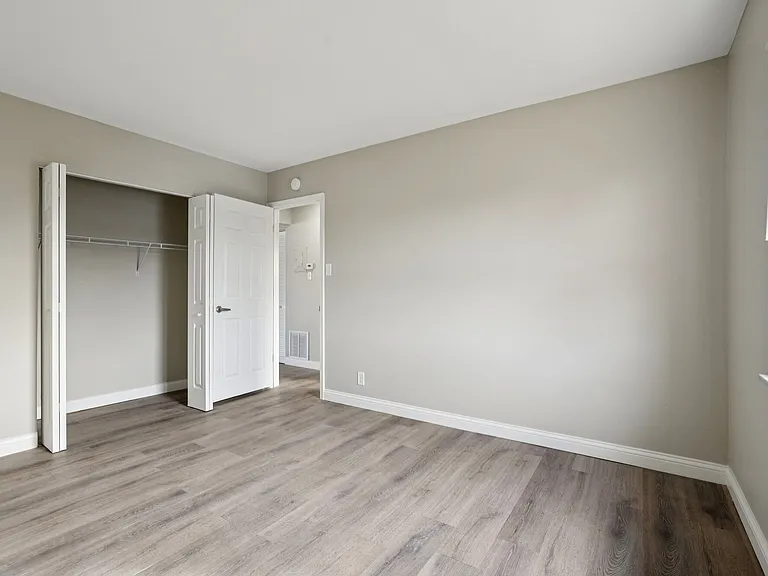 Charleston Square Apartments — Photo 14