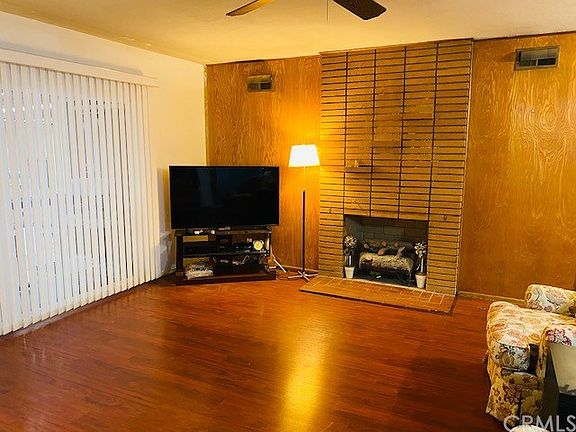 3rd image of 15807 S Manhattan Pl