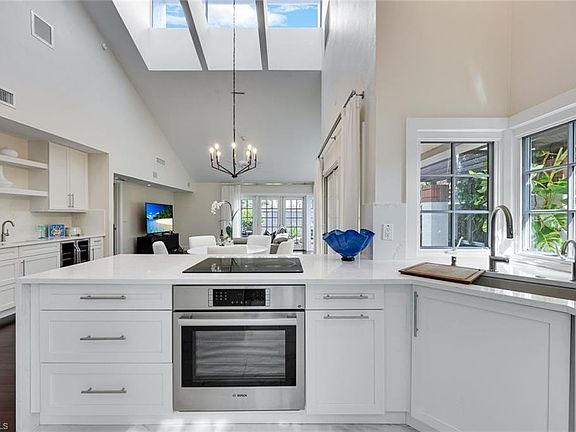 4th image of 549 Bay Villas LN #99