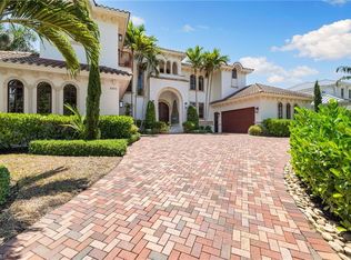 590 17th Ave S, Naples, FL 34102