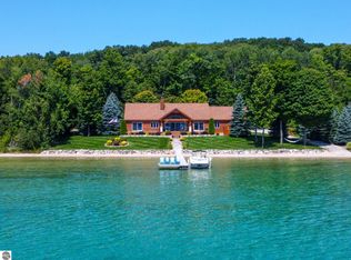 1564 N West Bay Shore Dr, Suttons Bay, MI 49682