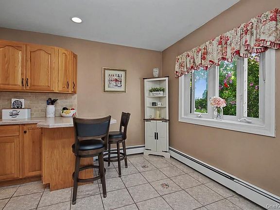 5th image of 20 Fieldstone Boulevard