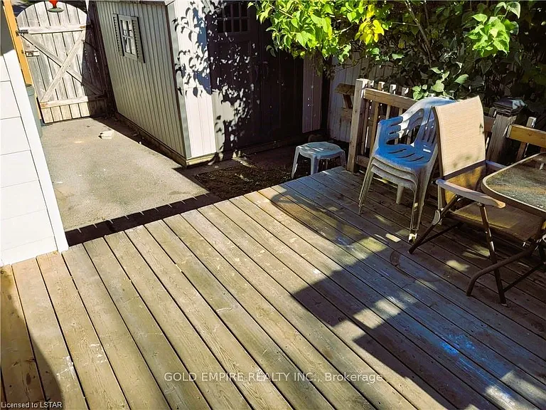 107 Harding Cres — Photo 14