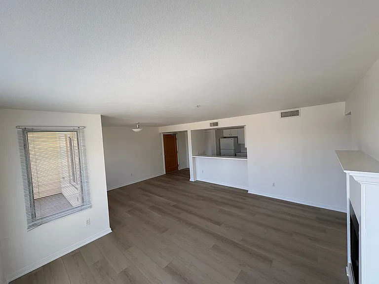 3004 6th Ave #7 — Photo 6