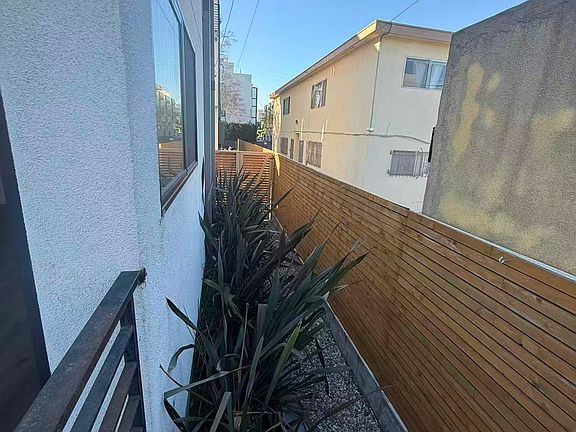 4th image of 1830 Alsace Ave