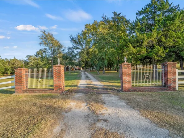 5688 Broach Rd, Bryan, TX 77808