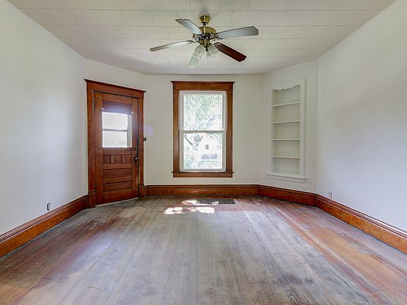 4th image of 300 W Pine St