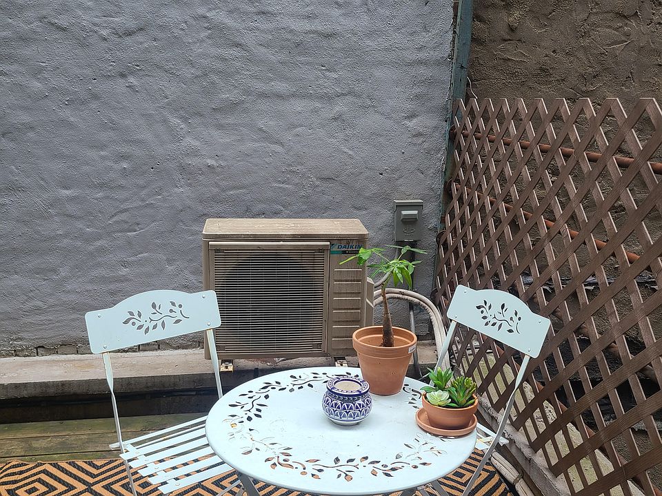 1st image of 21 Essex St APT 2