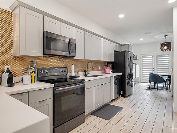 4th image of 813 Lucia Dr