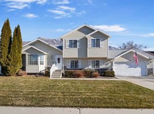 9976 N Oak Rd W, Cedar Hills, UT 84062