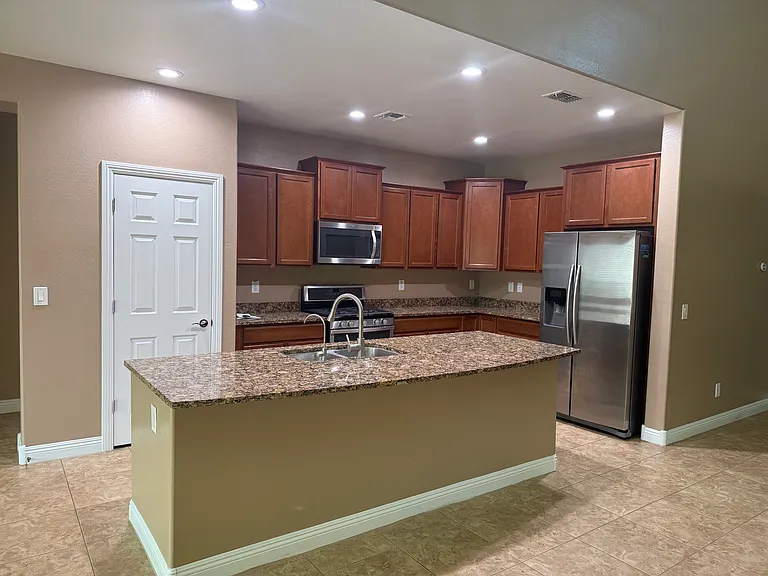 center island kitchen & breakfast bar