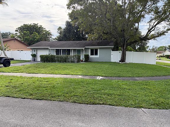 3rd image of 18422 SPANISH ISLES Place