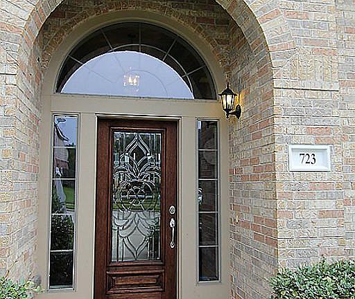 Gorgeous front door.