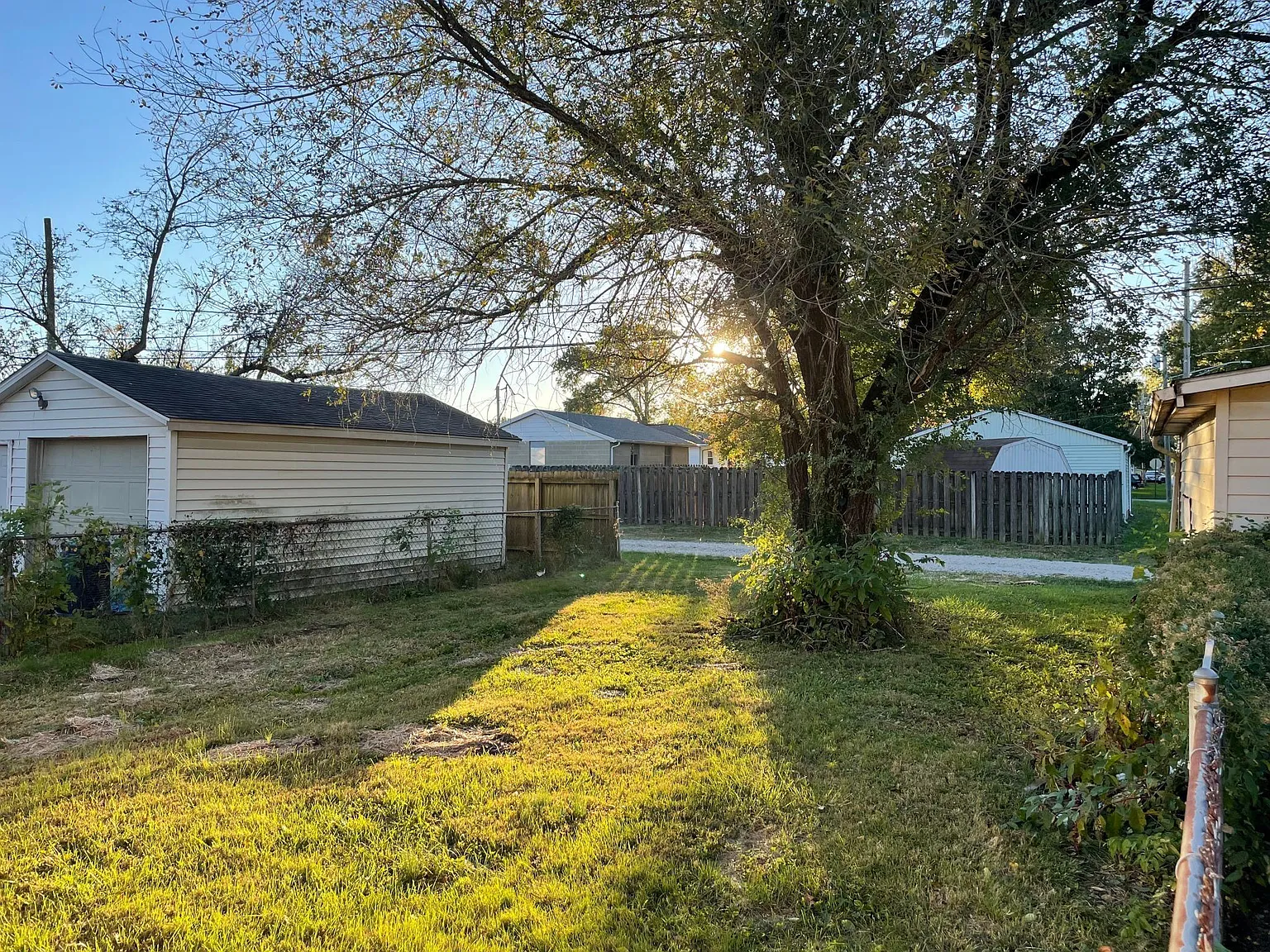 1641 Broadmoor Ave — Photo 3