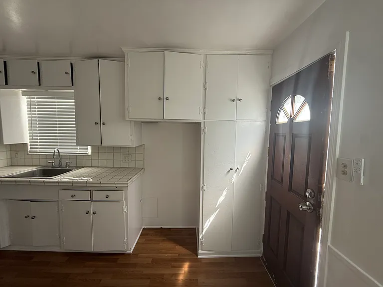 1028 Bayview Dr — Photo 13