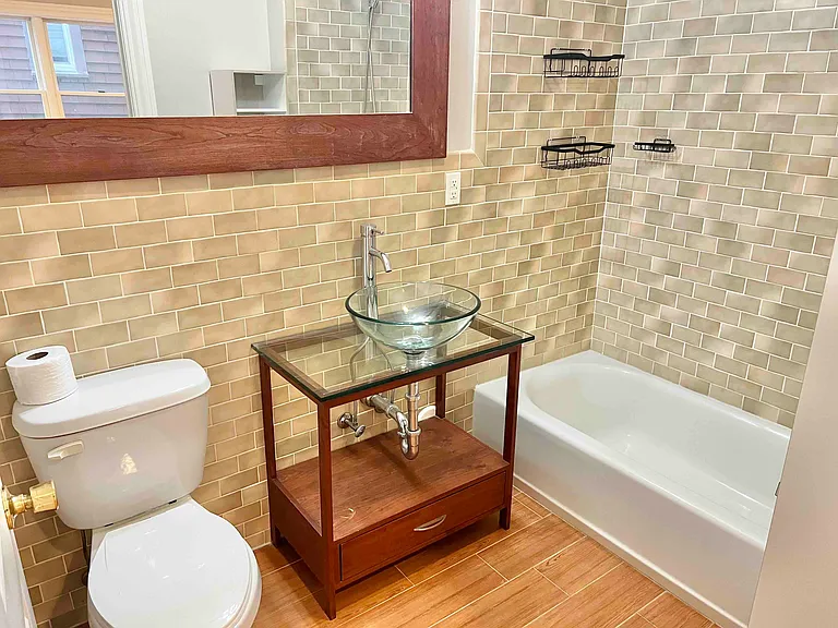 284 John St #1 — Photo 8
