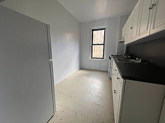 4th image of 25 Seaman Ave #4E