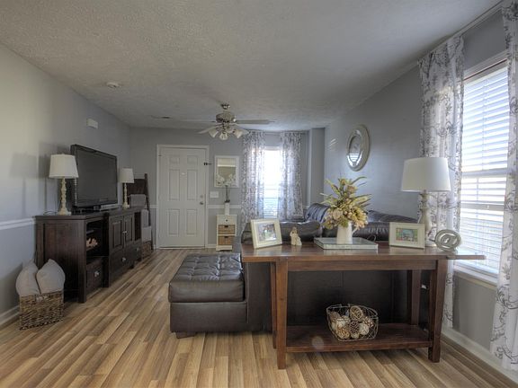 5th image of 122 Breeze Dr