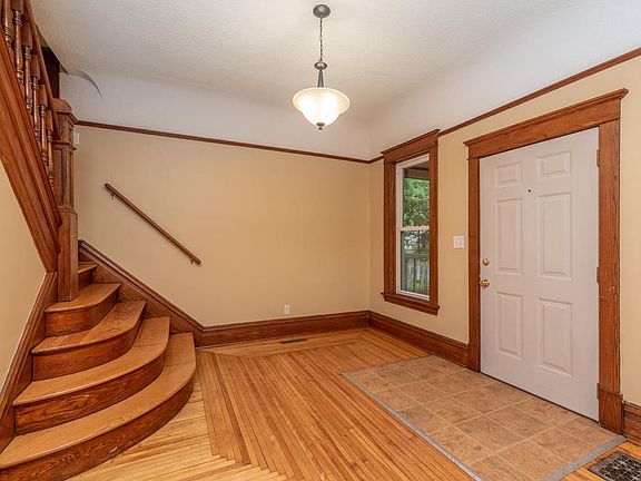 3rd image of 2118 Bryant Ave N