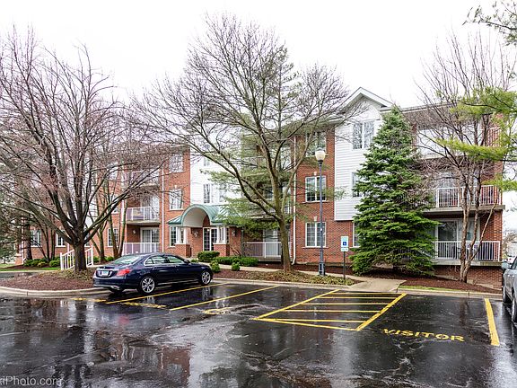 5th image of 541 Hough St Unit 202