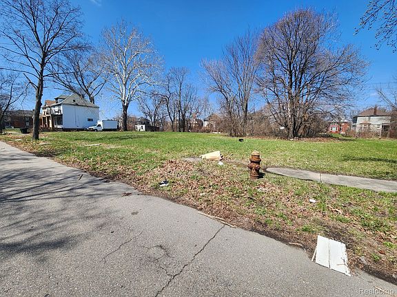 2nd image of 577 Leicester Ct