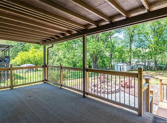 5th image of 9 Hickory Dr