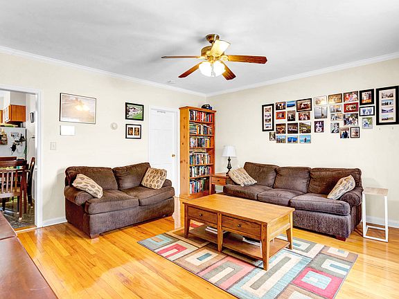 4th image of 2028 43rd St